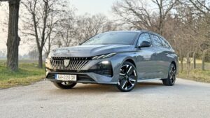 Peugeot 308SW Front Right