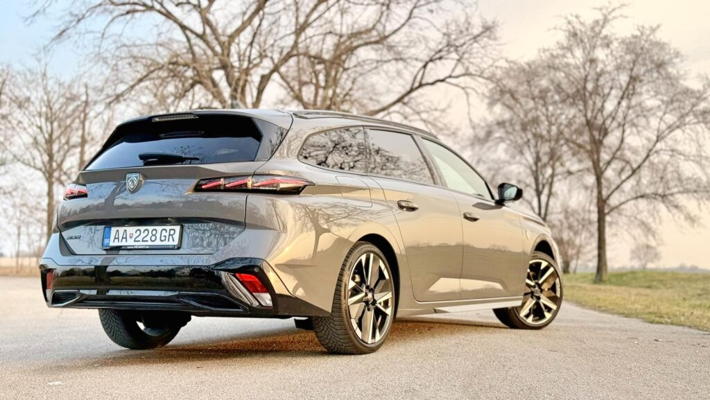 Peugeot 308SW RearLeft