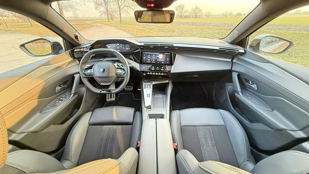 Peugeot 308SW cabin