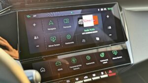 Peugeot 308SW infotainment