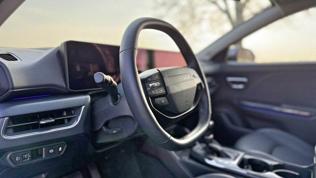 Nová KIA K4 volant