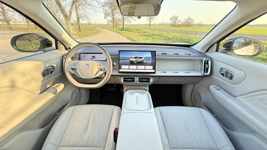 Leapmotor B10 EV interier