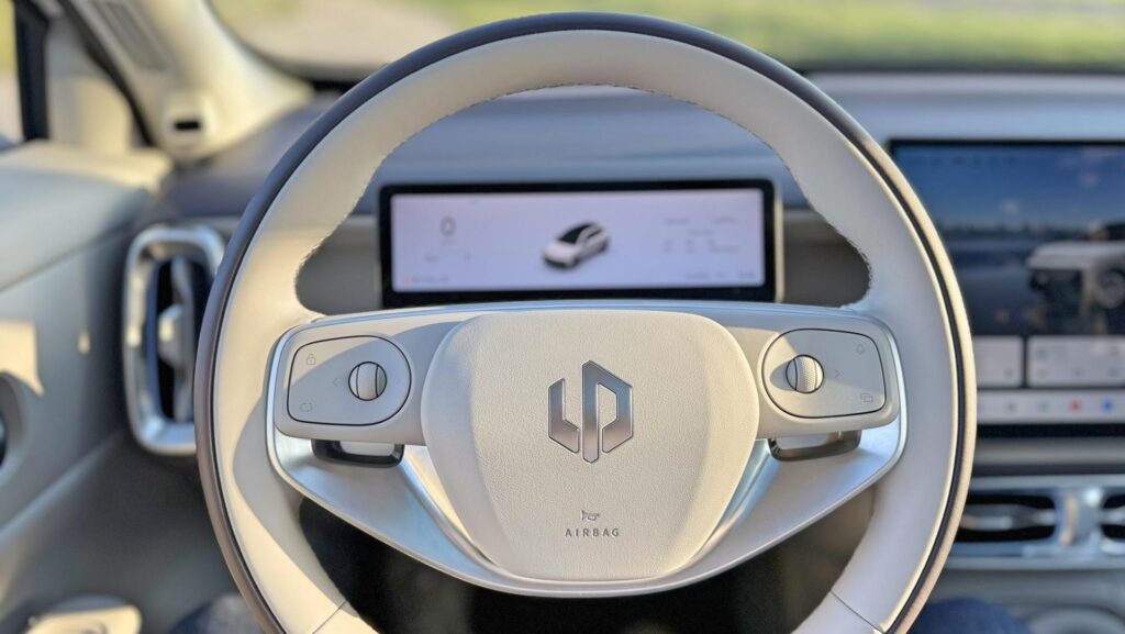 Leapmotor B10 EV volant