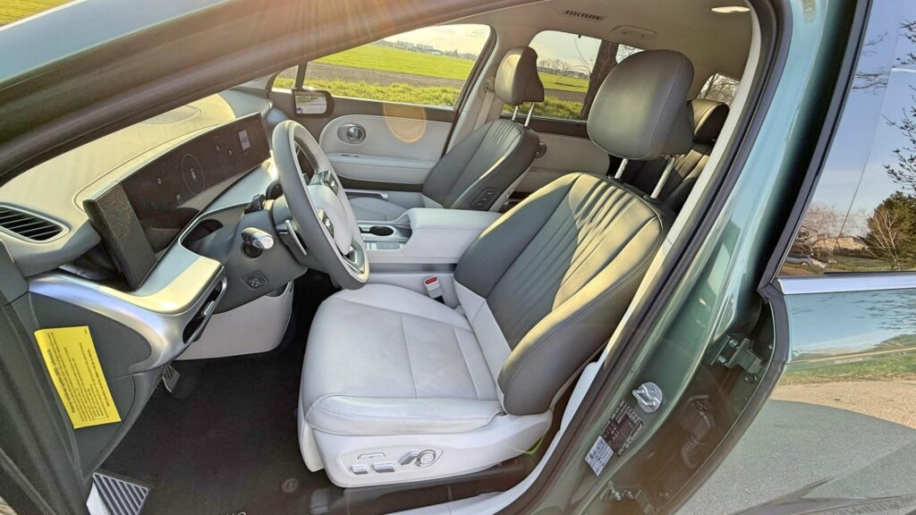 IONIQ 9 Calligraphy front seats