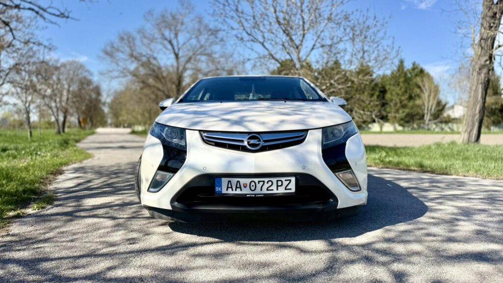 Opel Ampera Front
