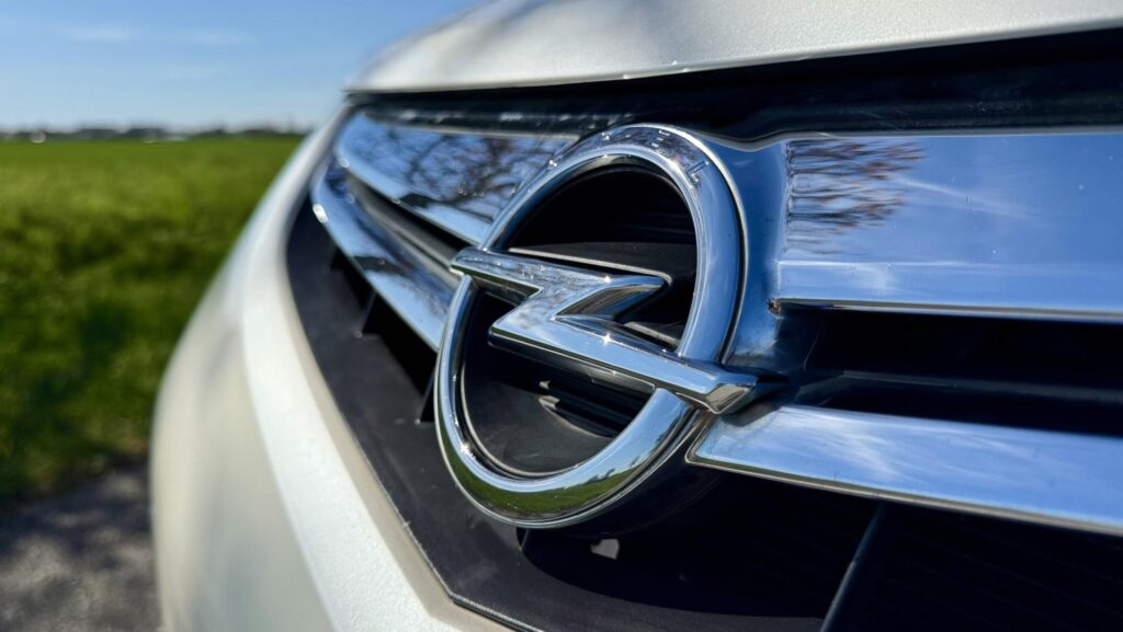 Opel Ampera Opel logo