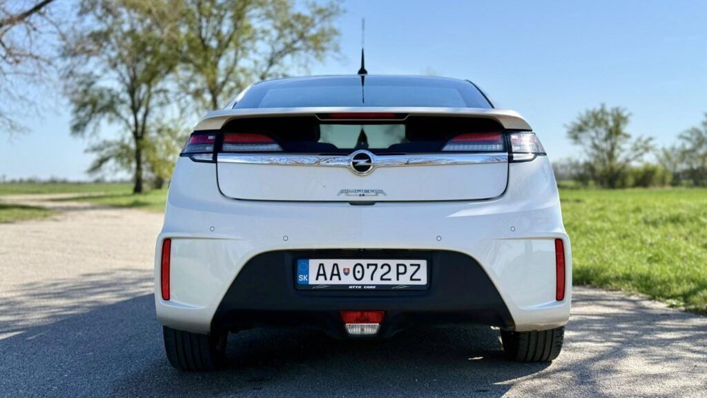 Opel Ampera Back photo