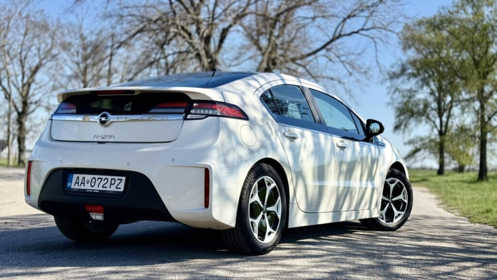 Opel Ampera back