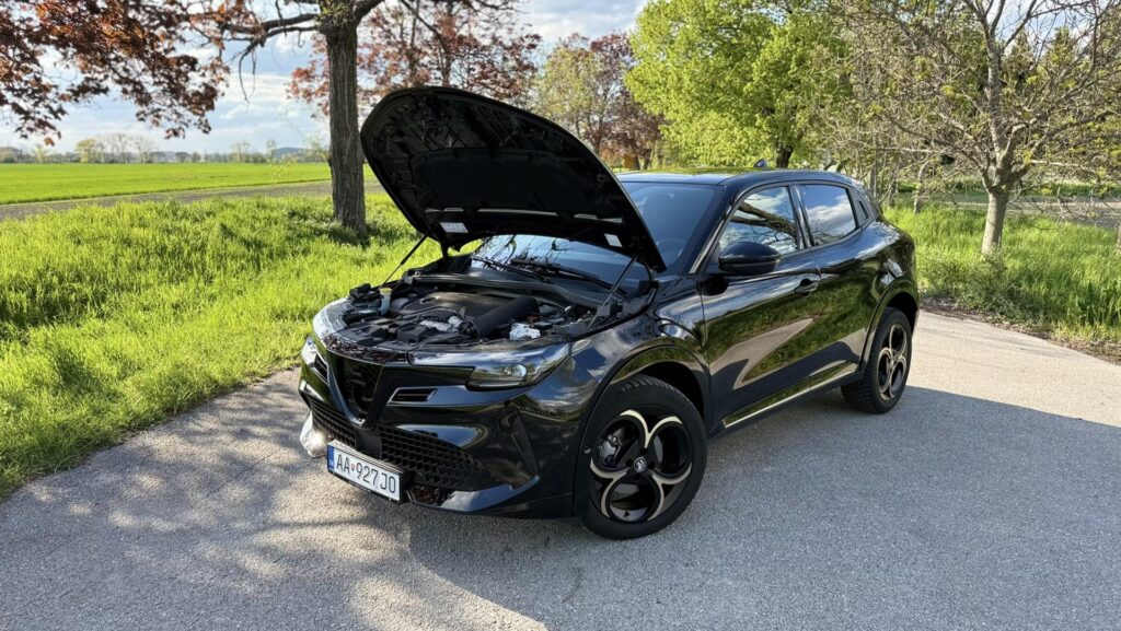 Alfa Romeo Junior hybrid