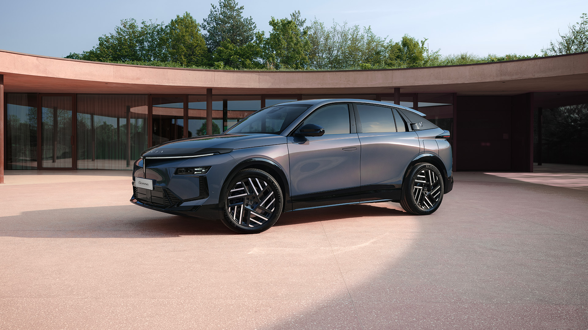 Lancia Gamma si brúsi zuby na Európu. Luxusný crossover z Talianska ponúkne dojazd až 740 km