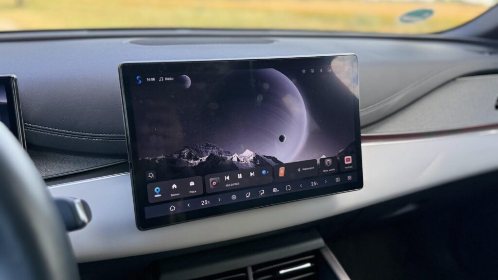 BYD Seal6 DM-i Touring infotainment 1