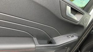 Ford KUGA PHEV dvere vzadu