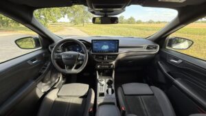 Ford KUGA PHEV palubná doska