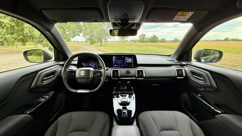 Suzuki e Vitara palubná doska
