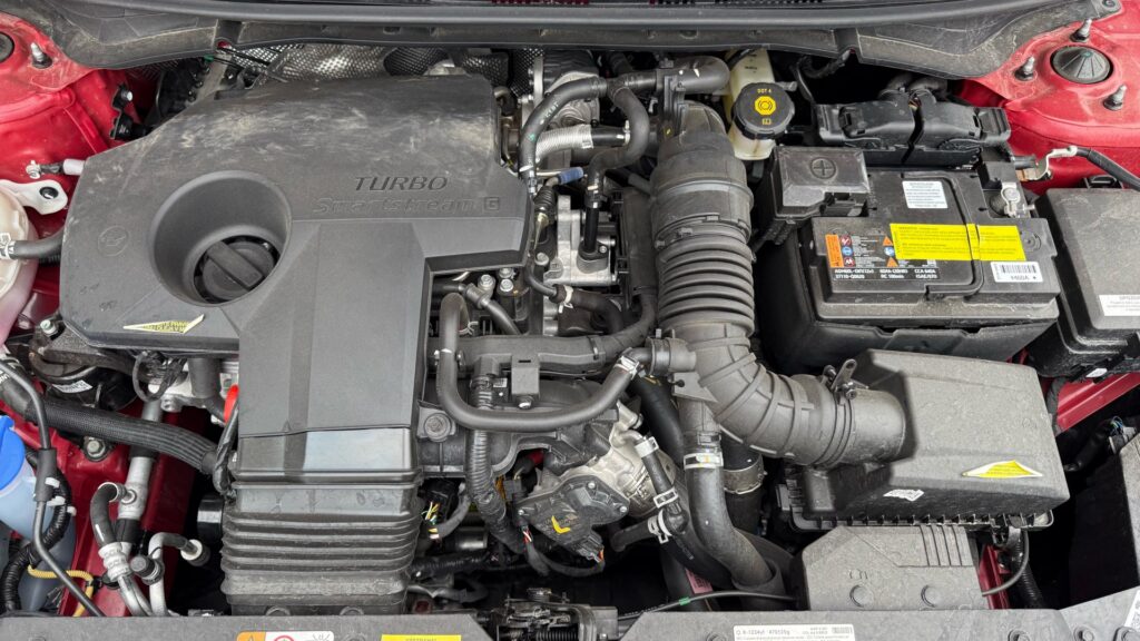 Hyundai i20 Black Line motor 2
