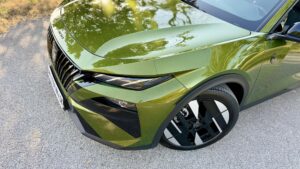 Peugeot 408 Hybrid 2