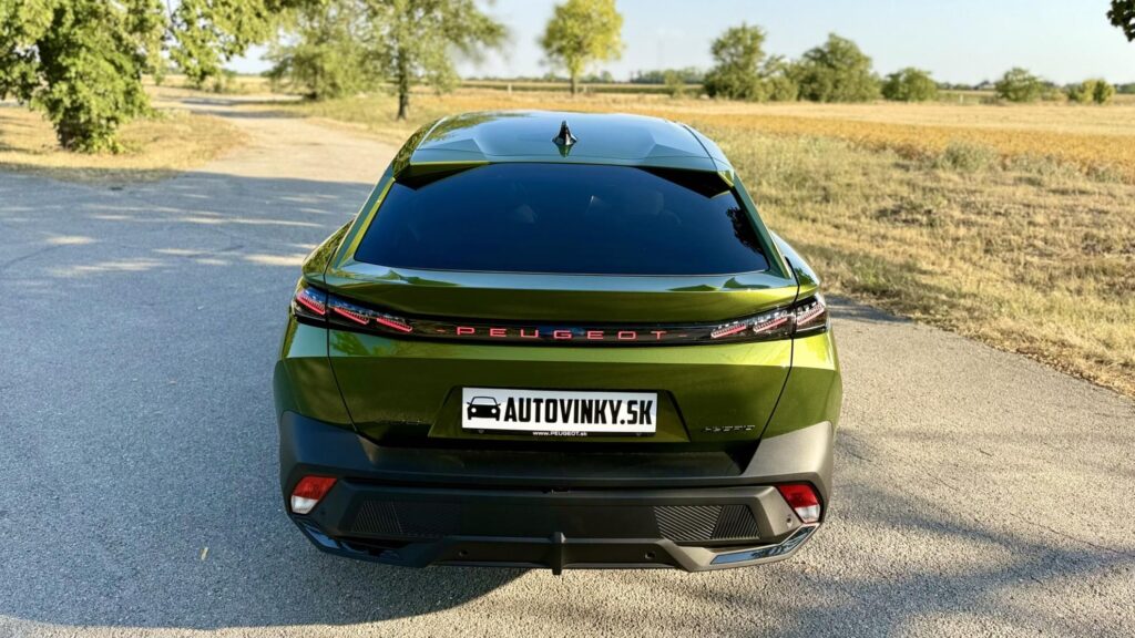 Peugeot 408 Hybrid zozadu