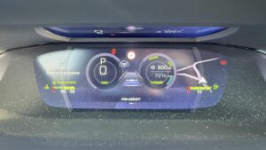 Peugeot 408 Hybrid prístrojový panel