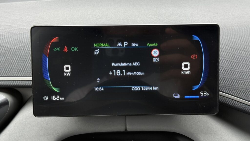 BYD Dolphin Surf displej vodiča
