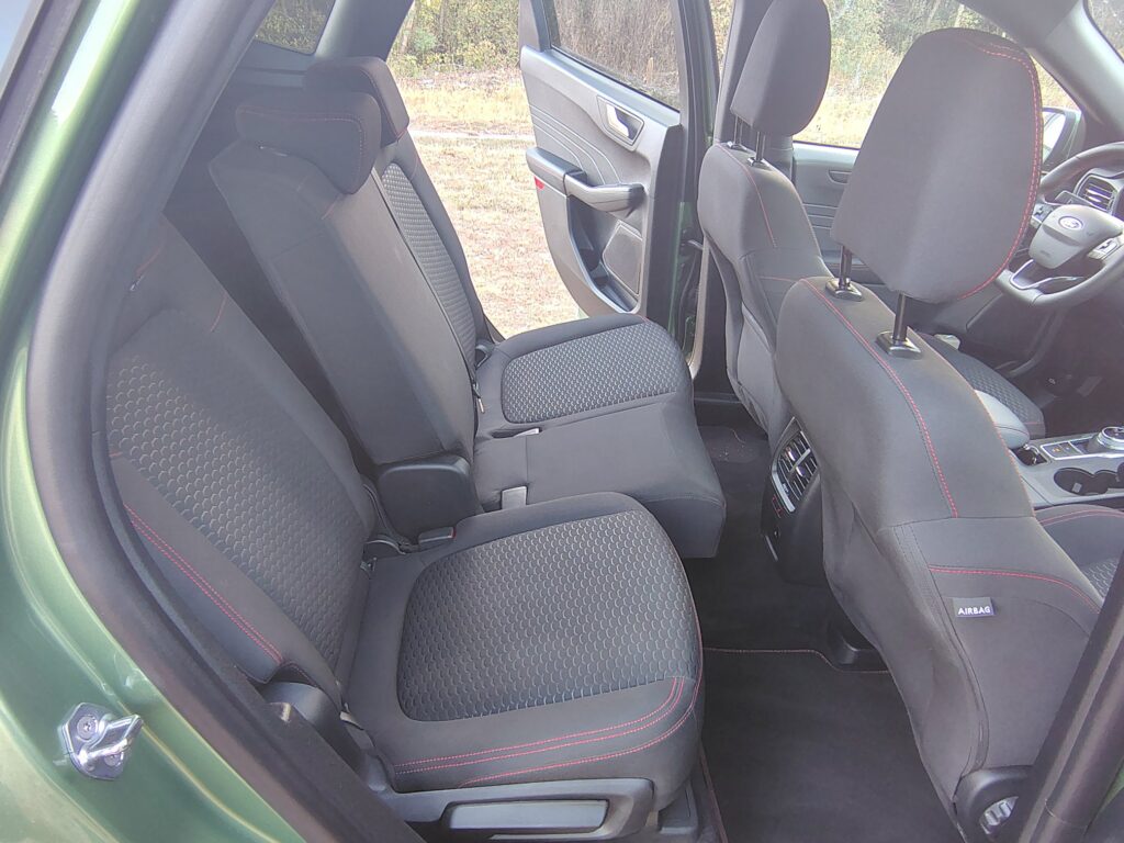 Ford Kuga hybrid sedačky