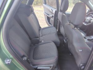 Ford Kuga hybrid sedačky