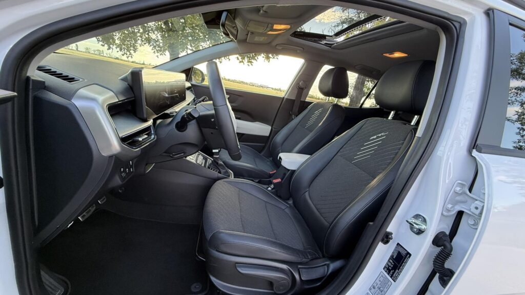 KIA Stonic sedenie vpredu