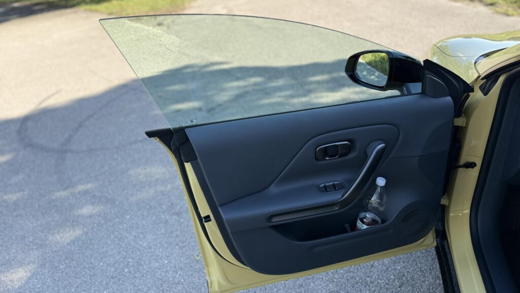 Leapmotor B05 bezrámové dvere