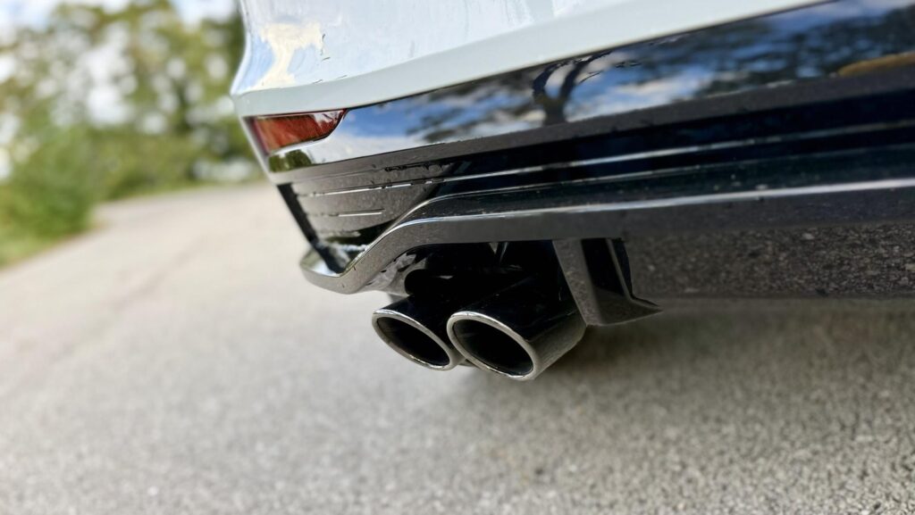 Škoda Fabia 130 zadná časť s dvojitou koncovkou výfuku