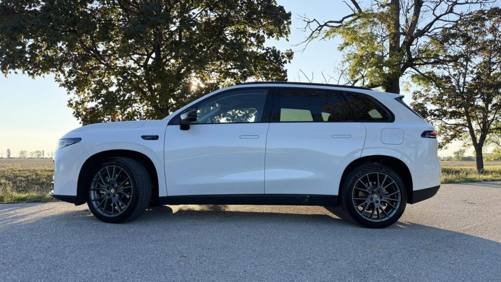 Leapmotor C10 AWD z profilu