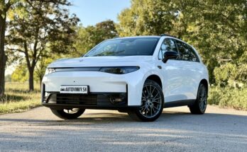 Biely Leapmotor C10 AWD Design ProMax pri pohľade šikmo spredu