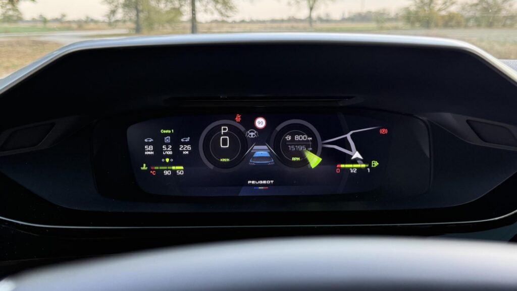 Peugeot 308 SW GT BlueHDi 130 3D displej