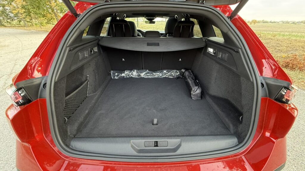 Peugeot 308 SW GT BlueHDi 130 kufor